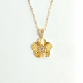 Squisita collana in acciaio inossidabile dorato con fiore a cinque petali e zircone - Collana a Fiore Colore Oro (N0232G)