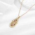 Collier vintage en or avec fleur ajourée et pierres rouges sur chaîne croisée - Larme Ajourée Zircon Carré Rouge (N0309G) / Doré