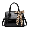 Borsa a mano nera motivo coccodrillo con foulard leopardato sul manico tondo - Nero