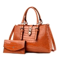 Conjunto de bolso naranja con grabado de cocodrilo y cartera de sobre a juego - Set de 2 piezas / Marrón
