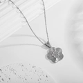Collana a fiori argentata a doppio strato con zirconi e catenina a maglie O - Collana a Fiore Colore Acciaio (N0232S)