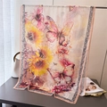 Detail von Sonnenblumen- und Schmetterlingsdruck auf leichtem transparentem Seidenschal - Rosa (Schmetterling und Sonnenblume)