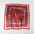 Carré de soie satiné de luxe avec motifs baroques paisley rose vif et rouge - Rouge (FT266-5)