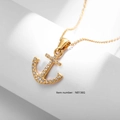 Collier avec pendentif ancre dorée orné de zircons cubiques et chaîne à mailles fines - Style d'Ancre Doré (N0136G)