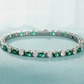 Détail macro du bracelet tennis en argent avec zircons verts ovales et blancs - Style Zircone Blanc/Vert Rond et Ovale Argenté (B0093-2)