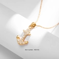 Collier avec pendentif ancre dorée serti de zircons brillants sur une chaîne fine - Style d'Ancre Doré (N0141G)