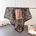 Elegante foulard in seta nero e oro con motivo paisley e borsa a mano di lusso - Nero Bordo Dorato (FR80-4)