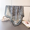 Pañuelo de seda reversible con diseño de espiga y elegantes motivos paisley florales - Cuadrado Grande / Paisley Borde Negro