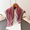 Sciarpa di seta double-face con stampa leopardata a spina di pesce e motivi retrò - 70*70cm / Rosso (Motivo Nuvola Portafortuna Cinese)