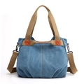Sac fourre-tout en toile bleue avec patch en cuir orange et bandoulière réglable - Bleu ciel