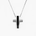 Collier croix argentée avec incrustation noire et finition brossée sur chaîne fine - Plaqué Argent Noir