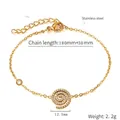 Dettaglio del bracciale in acciaio placcato oro 18K con ciondolo a cuore e chiusura - Spirale / Oro