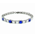Bracciale tennis con zirconi cubici quadrati blu e bianchi su metallo argentato - Zirconia Blu Scuro e Bianco (B0105S-2)