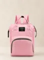 Vista frontal de la mochila rosa multiusos para mamá con bolsillo grande y tela impermeable - Rosa