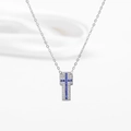 Collier trombone argenté avec pendentif croix en cristal bleu et pavé de zircons - Plaque Carrée Acier Avec Croix en Zircon Bleu