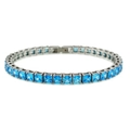 Elegantes silbernes Tennisarmband mit quadratisch geschnittenen blauen Zirkonsteinen - Aqua