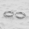 Boucles d'oreilles huggies en acier inoxydable avec une rangée de zircons étincelants - Boucles d'Oreilles Créoles Argent Simple Rangée Zircone