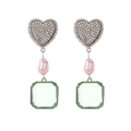 Orecchini a cuore con strass, perla barocca rosa e cristallo di resina verde brillante - Argento