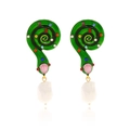 Pendientes de serpiente coloridos con perla barroca sobre un fondo blanco limpio - Rosa Multicolor