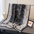 Écharpe élégante en soie synthétique avec imprimé cachemire noir et blanc vintage - 180*80cm / Noir