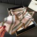 Elegante sciarpa di seta rosa e oro con motivi geometrici a rombi per donna - Marrone