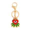 Portachiavi dorato con ciondolo evil eye in smalto su uno sfondo bianco pulito - Stile Cuore Rosso Malocchio (A)