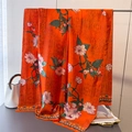 Pañuelo de seda sintética naranja con estampado floral y bordes étnicos retro - Rojo Anaranjado