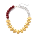 Collana eccentrica con perle rosse, catene argentate e ciondoli a forma di labbra dorate - Perline Rosse Labbra Dorate Patchwork (A)