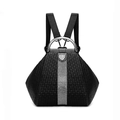 Mochila negra con textura tejida, asa circular plateada y franja de diamantes - Negro