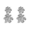 Elegantes pendientes de flores dobles de plata con un acabado metálico texturizado - Plateado