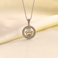 Collana con ciondolo Mano di Fatima in argento con design traforato e zirconi scintillanti - Mano di Fatima Argento