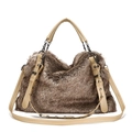 Bruine handtas van faux fur met lichtbeige handvatten en metalen klinknagels - camel