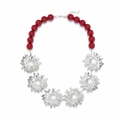 Collier artisanal perlé rouge avec pendentifs tournesol argentés au style vintage - Style Argent et Rouge