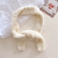 Detail of white faux cashmere scarf with a soft plush texture and cross buckle design - 95x5cm / Beige
