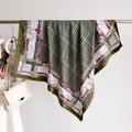 Pañuelo de seda verde con cuadros clásicos y estampado de cadenas de oro retro - Verde Esmeralda