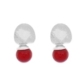 Pendientes geométricos de aleación con acabado martillado plateado y cuentas de resina roja - Plateado
