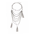 Collana bohémien a più strati con perline e lunghe nappe metalliche su sfondo bianco - Argento Nero
