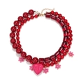 Handgefertigte rote Perlenkette mit Herz- und Blumenanhängern auf weißem Hintergrund - Rot & Rosa Herz Blumenstil (XL251009-0736)