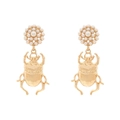 Orecchini a pendente a forma di scarabeo dorato con perle e dettagli floreali - Oro