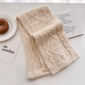 Detailed macro shot of cream knit wool scarf featuring cable and diamond pattern textures - 160x22cm / Beige
