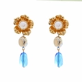 Orecchini a fiore dorati con goccia di resina blu e accenti di perle per donna - Stile Fiore Goccia d'Acqua Blu (A)