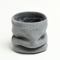 Dettaglio dello scaldacollo in maglia grigia con spessa fodera in pile termico - Grigio