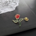 Spilla artistica in smalto a rosa rossa con foglie verdi e bordi dorati per abbigliamento - Rosa Rossa (82#XK)