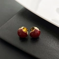 Eleganti orecchini huggie dorati con sfere in smalto rosso intenso e design minimalista - Stile a sfera rosso vino (2-1#17)
