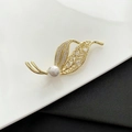 Elegante spilla a foglia dorata con perla bianca e cristalli scintillanti per donna - Spilla Foglia di Perla (105#XZ)