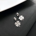 Pendientes de aro con colgante de trébol plateado en acero inoxidable con texturas - Plateado