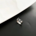 Silberner ausgehöhlter 'Love' Buchstabenring aus glänzendem und robustem Edelstahl - Silber