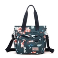 Borsa tote in nylon floreale blu scuro con fiori arancioni e tasche multi-zip - Magnolia Su Sfondo Blu