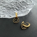 Eleganti orecchini a cerchio a cuore dorati con smalto nero dal design minimalista - Oro