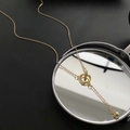Goldene Halskette mit ineinandergreifenden Ringen, Gravur und funkelndem Besatz - Gold